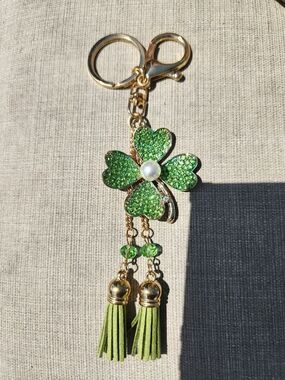 Gold-Tone Green Crystal Four-Leaf Clover Keychain/Bag Charm with Tassels NIP